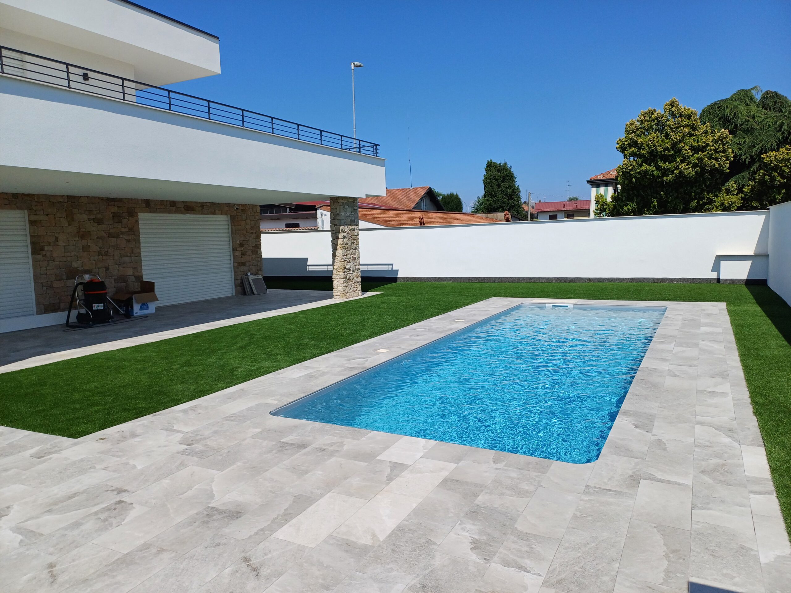 Piscina in kit Magiline da 4 x 8 mt altezza 1.5 mt con scala a angolo