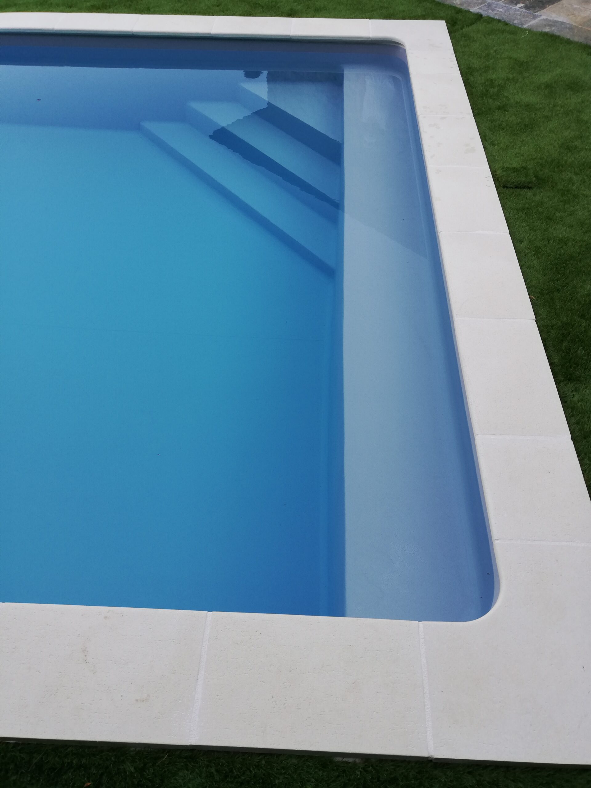 Piscina in kit Magiline da 4 x 8 mt altezza 1.5 mt con scala a angolo - immagine 2